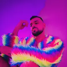 Dengarkan Robbie Elias, tonton video musik, baca bio, lihat tanggal tur & lainnya!