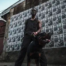 Hör dir FOPOSS an, schau dir Musikvideos an, lies die Biografie, finde Tourdaten und mehr!