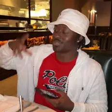 聆聽 Mxnsza、觀看音樂影片、閱讀小傳、查看巡演日期等！