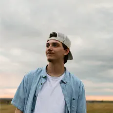 Poslechněte si interpreta Sam Bruneau, sledujte hudební videa, přečtěte si životopis, podívejte se na data turné a další informace.