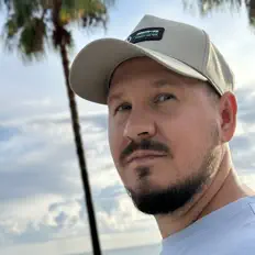 Ouça ArtIss, assista a videoclipes, leia a biografia, veja as datas das turnês e mais!