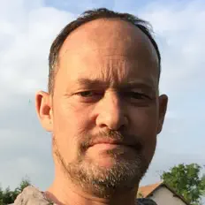 Ouve RECIF, vê vídeos de música, lê a biografia, vê as datas da digressão e muito mais!