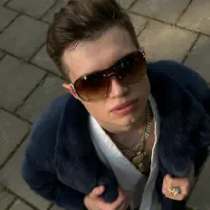 Dengarkan Slawniy, tonton video musik, baca bio, lihat tanggal tur & lainnya!