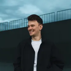 Dengarkan Skenti, tonton video musik, baca bio, lihat tanggal tur & lainnya!