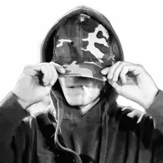 Poslechněte si interpreta MaloyCHRN, sledujte hudební videa, přečtěte si životopis, podívejte se na data turné a další informace.