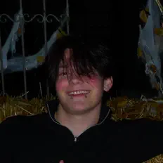 Drellaを聴いたり、ミュージックビデオを鑑賞したり、経歴やツアー日程などを確認したりしましょう！