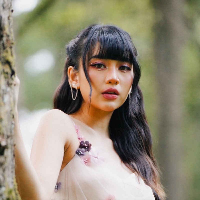 Manusia Paling Bahagia - Ghea Indrawari