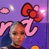 undefined을(를) 듣고, 뮤직 비디오를 보고, 약력을 읽고, 투어 일정 등을 확인하세요!