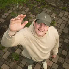 Ouve J. Berg, vê vídeos de música, lê a biografia, vê as datas da digressão e muito mais!