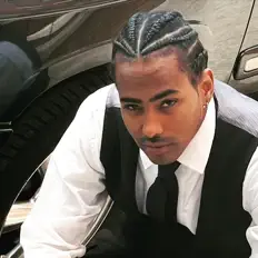 聆聽 De'cash、觀看音樂影片、閱讀小傳、查看巡演日期等！