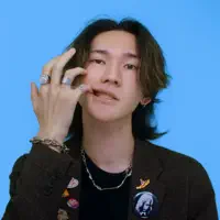 Ascolta undefined, guarda video musicali, leggi la biografia, vedi le date del tour & altro!