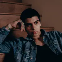 Escucha a undefined, mira videos musicales, lee su biografía, consulta las fechas de las gira y más.