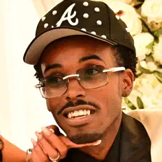 Posłuchaj wykonawcy Smileyface, obejrzyj teledyski, przeczytaj biografię, zobacz daty tras koncertowych i nie tylko!