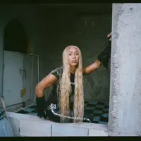 Ascolta undefined, guarda video musicali, leggi la biografia, vedi le date del tour & altro!