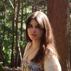 Escucha a Eloise Kate, mira vídeos musicales, lee la biografía, consulta fechas de giras y mucho más.