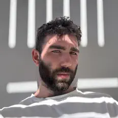 Hör dir Henry McBride an, schau dir Musikvideos an, lies die Biografie, finde Tourdaten und mehr!