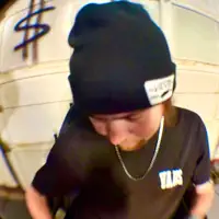 undefined을(를) 듣고, 뮤직 비디오를 보고, 약력을 읽고, 투어 일정 등을 확인하세요!