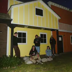 Dengarkan The Renters, tonton video musik, baca bio, lihat tanggal tur & lainnya!