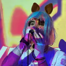 Escucha a Diveo, mira videos musicales, lee su biografía, consulta las fechas de las gira y más.
