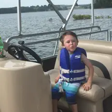 Creechy poo सुनें, म्यूज़िक वीडियो देखें, बायो पढ़ें, दौरे की तारीखें और बहुत कुछ देखें!