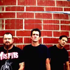 Blood on the Saddleを聴いたり、ミュージックビデオを鑑賞したり、経歴やツアー日程などを確認したりしましょう！