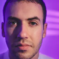 Posłuchaj wykonawcy Joe Cornella, obejrzyj teledyski, przeczytaj biografię, zobacz daty tras koncertowych i nie tylko!