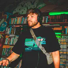 Ouve Mums, vê vídeos de música, lê a biografia, vê as datas da digressão e muito mais!