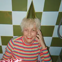 Poslechněte si interpreta undefined, sledujte hudební videa, přečtěte si životopis, podívejte se na data turné a další informace.