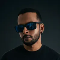 Ascolta undefined, guarda video musicali, leggi la biografia, vedi le date del tour & altro!