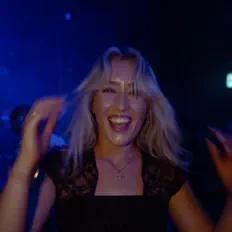 Posłuchaj wykonawcy Hollie Gautiér, obejrzyj teledyski, przeczytaj biografię, zobacz daty tras koncertowych i nie tylko!