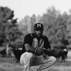 聆聽 Devmaccc、觀看音樂影片、閱讀小傳、查看巡演日期等！