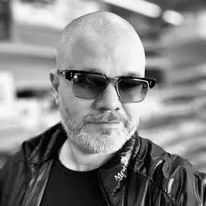 Ouça Algis, assista a videoclipes, leia a biografia, veja as datas das turnês e mais!