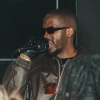 Ascolta undefined, guarda video musicali, leggi la biografia, vedi le date del tour & altro!