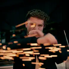 Escucha a Mojoo, mira vídeos musicales, lee la biografía, consulta fechas de giras y mucho más.