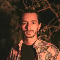 Ascolta undefined, guarda video musicali, leggi la biografia, vedi le date del tour & altro!