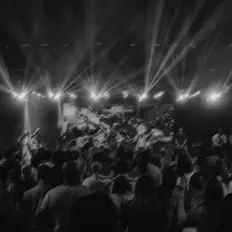 Hillsong Em Português सुनें, म्यूज़िक वीडियो देखें, बायो पढ़ें, दौरे की तारीखें और बहुत कुछ देखें!