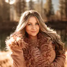 Anika Mayを聴いたり、ミュージックビデオを鑑賞したり、経歴やツアー日程などを確認したりしましょう！