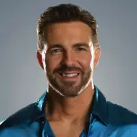 Poslechněte si interpreta undefined, sledujte hudební videa, přečtěte si životopis, podívejte se na data turné a další informace.