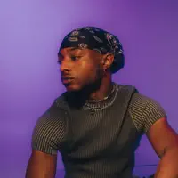 undefined dinle, müzik videolarını izle, biyografisini oku, tur tarihlerini ve daha fazlasını gör!