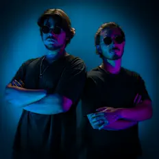 Escucha a Vilos, mira vídeos musicales, lee la biografía, consulta fechas de giras y mucho más.