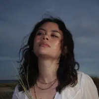 undefined을(를) 듣고, 뮤직 비디오를 보고, 약력을 읽고, 투어 일정 등을 확인하세요!