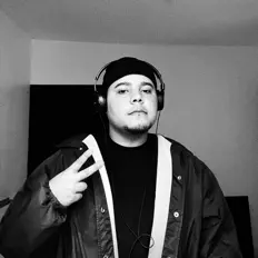 聆聽 YoungEmilio、觀看音樂影片、閱讀小傳、查看巡演日期等！