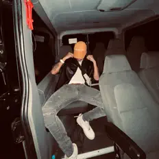 Dengarkan Defab, tonton video musik, baca bio, lihat tanggal tur & lainnya!