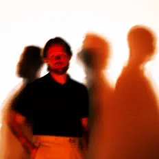 Ouve Fevered, vê vídeos de música, lê a biografia, vê as datas da digressão e muito mais!