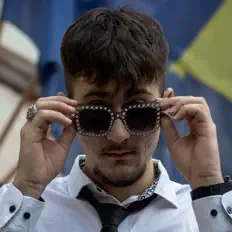 Écoutez m!hai, regardez des vidéoclips, lisez la biographie, consultez les dates de tournée et plus encore !