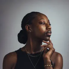 Ouve JANAE, vê vídeos de música, lê a biografia, vê as datas da digressão e muito mais!