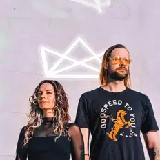 Dengarkan The Royal Foundry, tonton video musik, baca bio, lihat tanggal tur & lainnya!