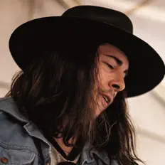 Ouça Justyn Priest, assista a videoclipes, leia a biografia, veja as datas das turnês e mais!