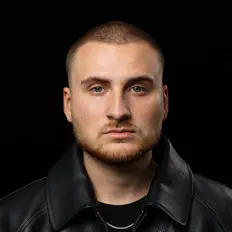 Poslechněte si interpreta Dyce, sledujte hudební videa, přečtěte si životopis, podívejte se na data turné a další informace.