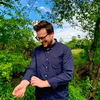 Écoutez undefined, regardez des vidéoclips, lisez la biographie, consultez les dates de tournée et plus encore !